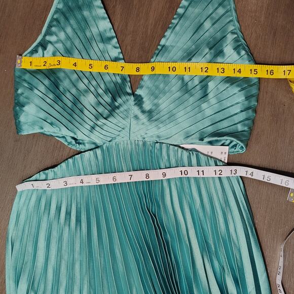 Abercrombie and Fitch Giselle Pleated Cutout Maxi Green Dress NWT Size MT - Picture 14 of 15